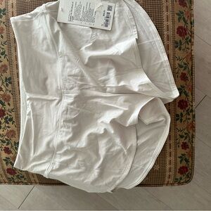 NWT Lululemon high rise tracker shorts- bone
